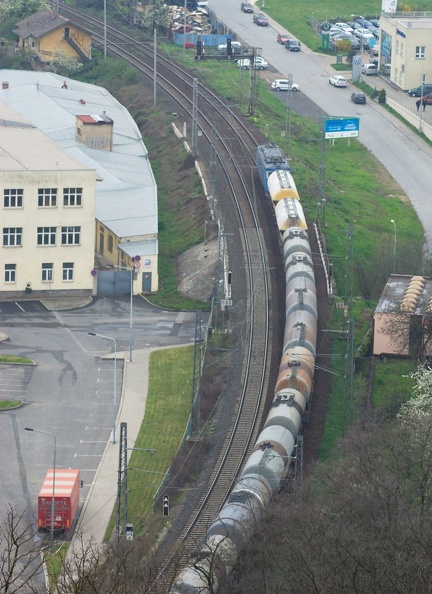 ČD Cargo 122.028-4 v čele nákladního vlaku